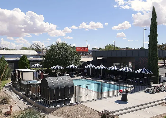The Wesley Boutique Page, Az 3* Page
